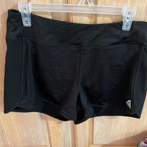 Womens Reebok black lined shirts size Medium Preowned